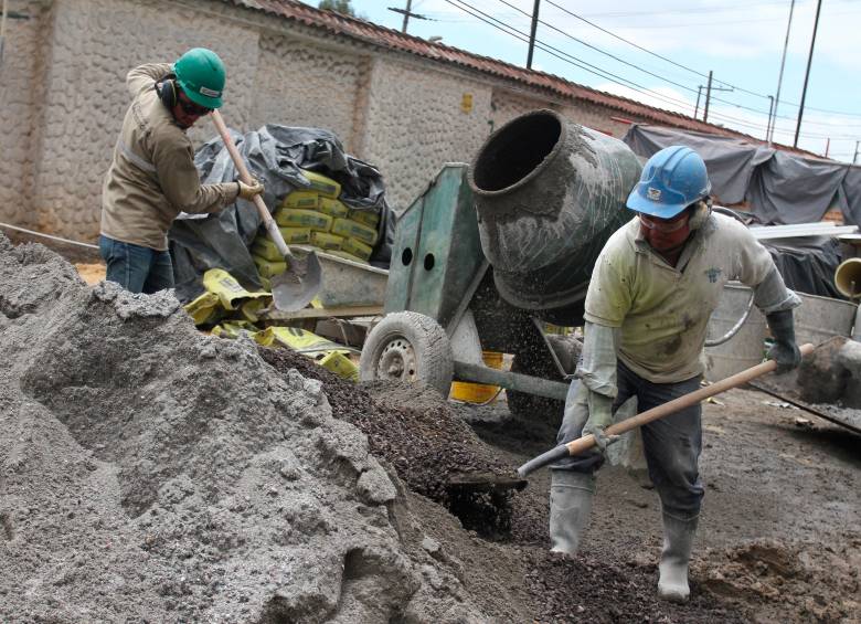 En Colombia, la construcción perdió 136.000 empleos durante 2025 en medio de una menor producción de vivienda y mayores costos para desarrollar proyectos. FOTO COLPRENSA