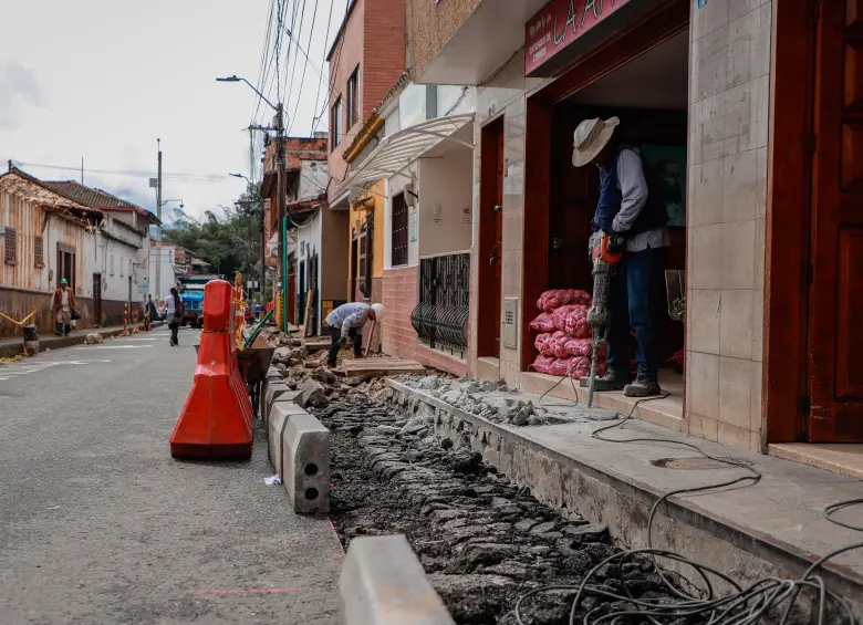 Imagen de referencia sobre mantenimientos viales en el municipio de La Ceja. FOTO: Cortesía.