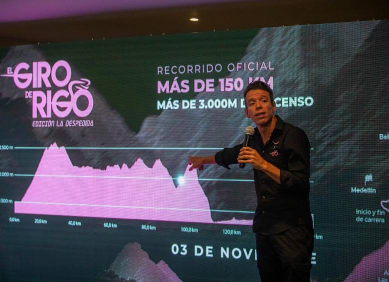 En el hotel Dann Carlton de Medellín, Rigoberto Urán anunció la nueva edición del Giro. Empezará el 3 de noviembre. FOTO Carlos Velásquez