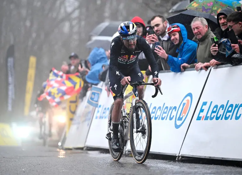 Daniel Felipe Martínez evidencia un gran nivel en la París-Niza. Este año espera estar en el Tour de Francia. FOTO GETTY