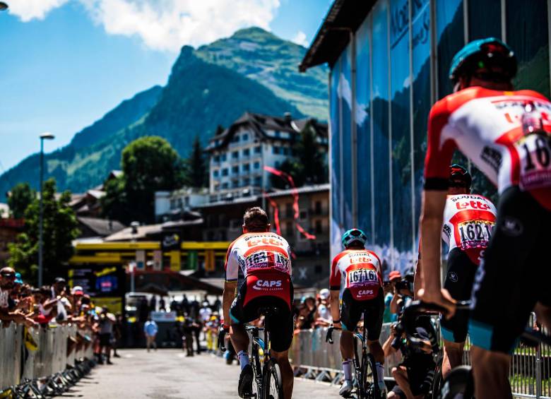 Tras la jornada de descanso, este martes regresaron las emociones del Tour de Francia. FOTO: TOMADA DE TWITTER @LeTour