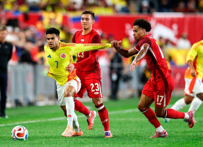 Luis Díaz fue el capitán de la Selección Colombia al inicio del partido contra los canadienses en Nueva Jersey. Foto: AFP