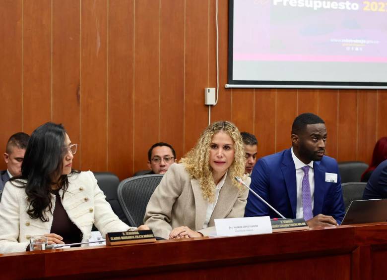 La ministra Natalia López Fuentes sustentó ante la Comisión Séptima del Senado las necesidades presupuestales para 2027, con énfasis en pensiones, fortalecimiento de la inspección laboral en las regiones y protección de derechos. “Las pensiones no son una cifra del presupuesto: son el puente entre una vida de trabajo y una vejez digna”.