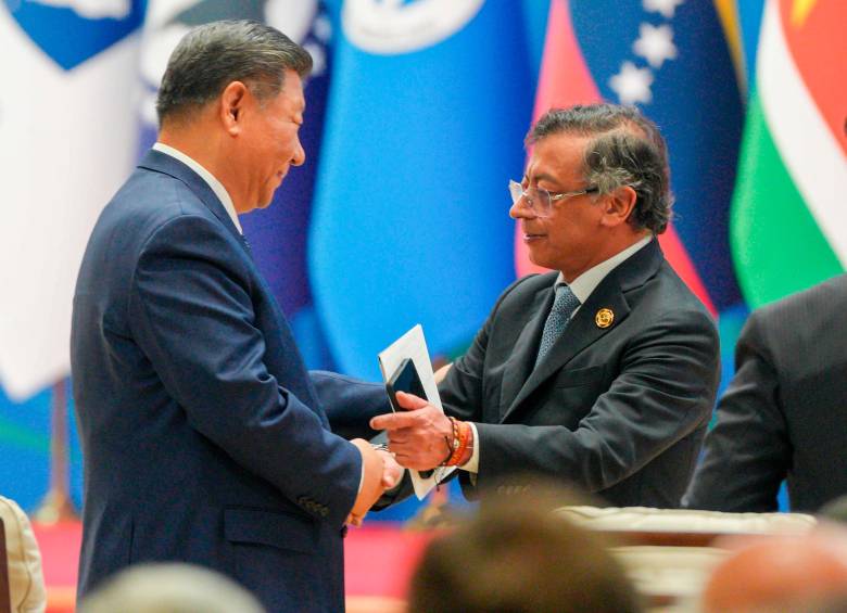 El presidente Gustavo Petro durante su visita a su homólogo chino, Xi Jinping. FOTO CORTESÍA PRESIDENCIA 