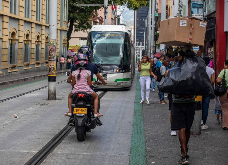 Pilas: más de 1.200 conductores han sido sancionados en 2023 por invadir el corredor del Tranvía de Ayacucho