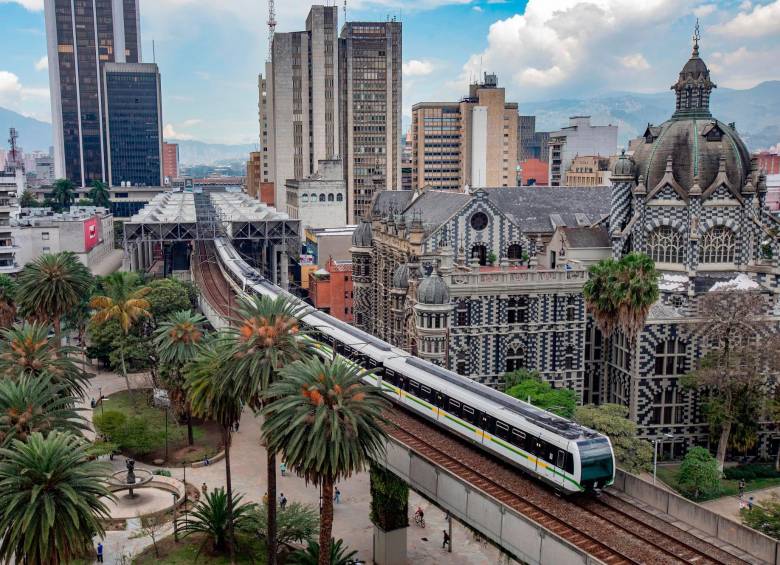 Con App Cívica puedes recorrer la ciudad y visitar los lugares más emblemáticos de Medellín y el Valle de Aburrá en el Sistema Metro. Además, acceder a diferentes productos y servicios de los comercios aliados. FOTO: EL COLOMBIANO.