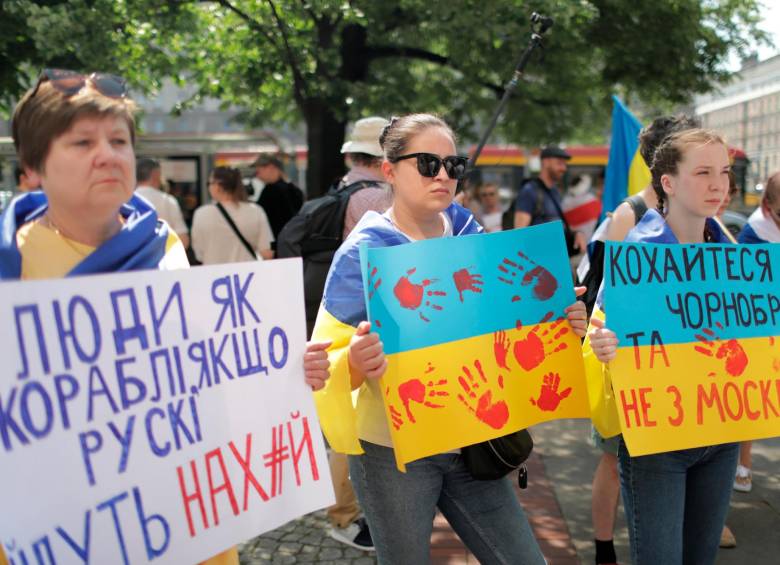 Este 12 de junio, varias personas marcharon en contra de la invasió rusa a Ucrania. FOTO EFE