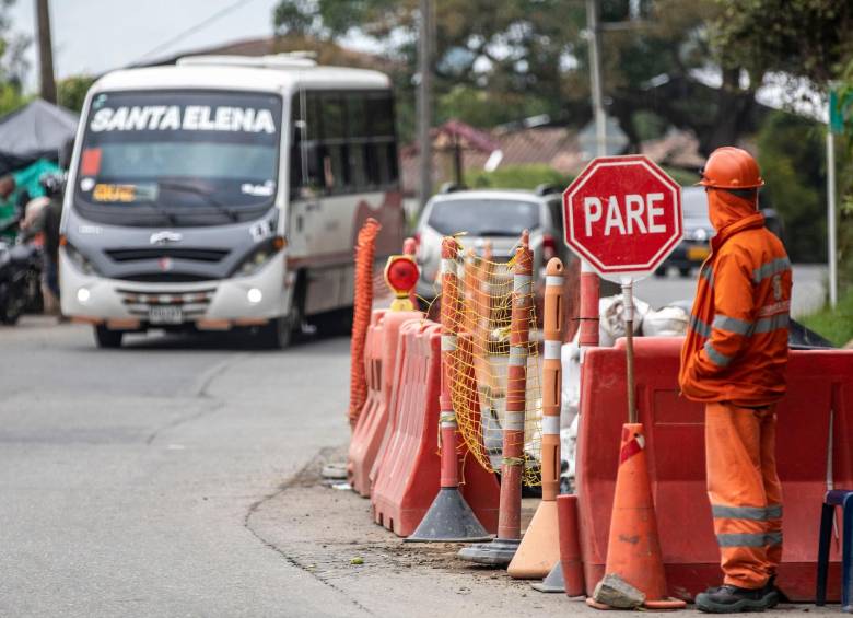 La vía a Santa Elena tendrá cierres temporales entre el 5 y el 19 de julio. FOTO: EDWIN BUSTAMANTE 