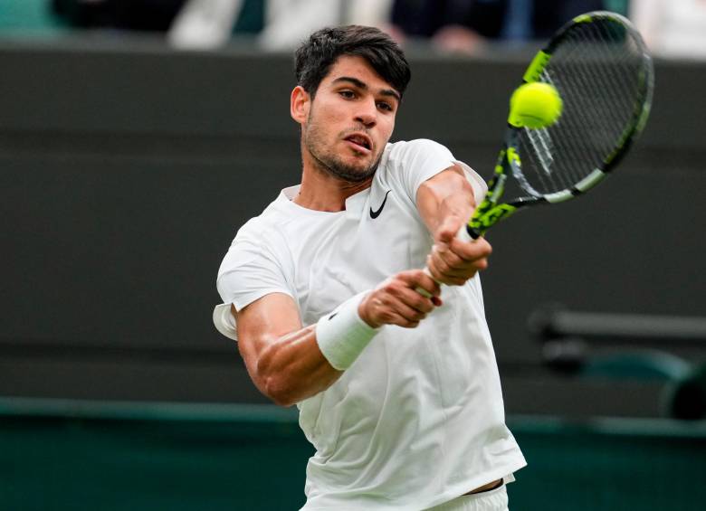 Carlos Alcaraz, es el campeón defensor de Wimbledon, el español de 21 años es semifinalista y buscará otra final este viernes. FOTO getty