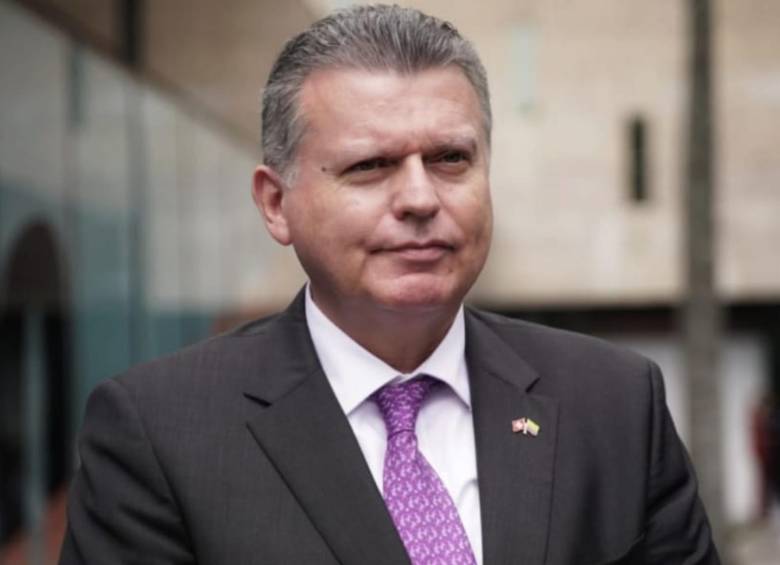 Camacol reconoció al embajador de Suiza por su trabajo en la regulación de edificios sostenibles en Colombia. FOTO: Cortesía
