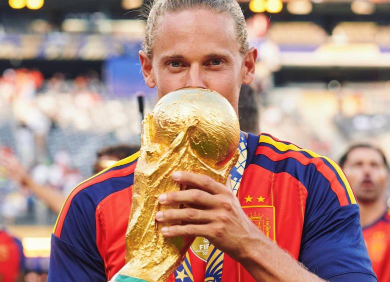Con la estrella de campeón del mundo recién bordada en el pecho y a los 31 años, Marcos Llorente ha sacudido al fútbol español al anunciar su retiro de la selección absoluta. FOTO: Tomada de las redes sociales @marcosllorente