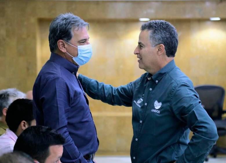 Juan Correa Mejía (izquierda) llega a la dirección del Instituto de Cultura y Patrimonio de Antioquia. Foto: Cortesía. 