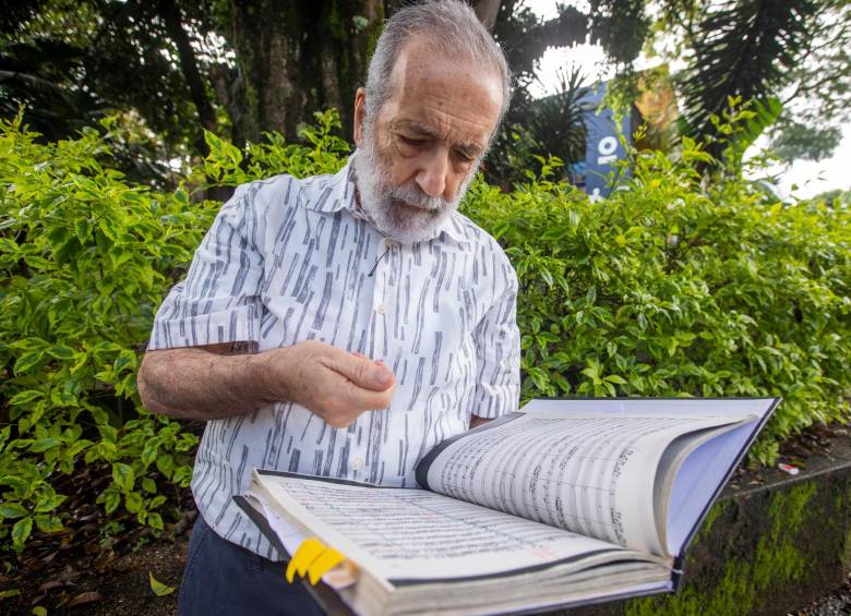 Alberto Correa hace parte de la historia musical de Medellín. FOTO Carlos Velásquez