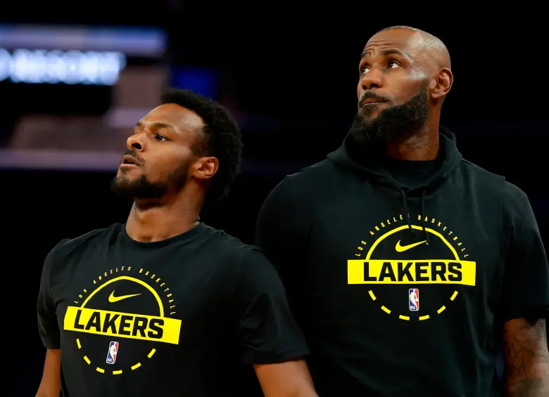 LeBron James y su hijo Bronny viven sus primeros playoffs juntos. Ahora deben enfrentar al campeón actual, Oklahoma City Thunder en semifinales de conferencia. La serie empieza este 4 de mayo. FOTO GETTY