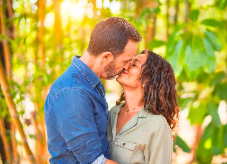 Los expertos han identificado que los besos no tienen una funcionalidad directa, pero han sido un ritual de los primates grandes. Foto: Depositphotos