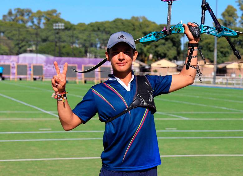 El bogotano Daniel Jiménez festejando su nuevo oro para el país en el tiro con arco de los Juegos. FOTO Mindeporte