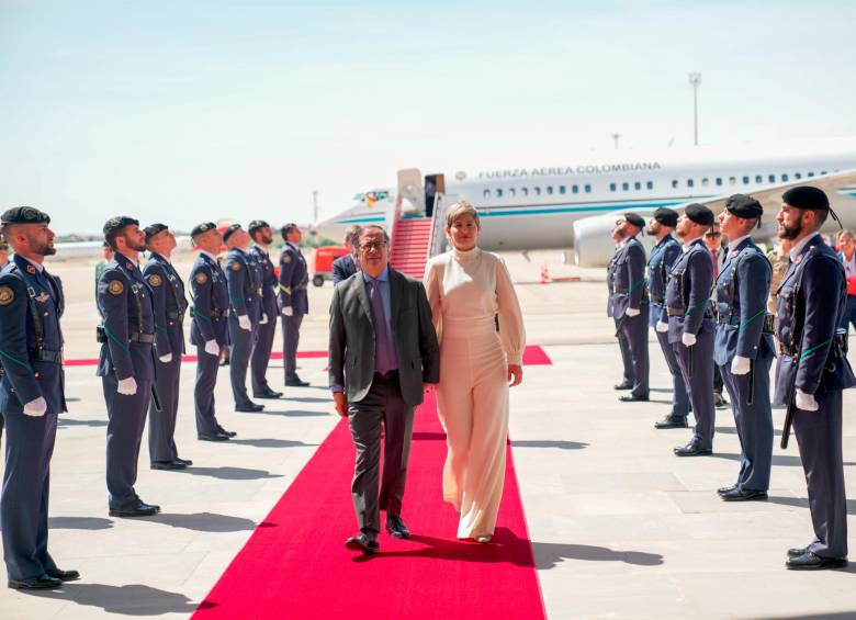 Gustavo Petro, y la primera dama, Verónica Alcocer, en la visita de Estado a España. FOTO Cortesía