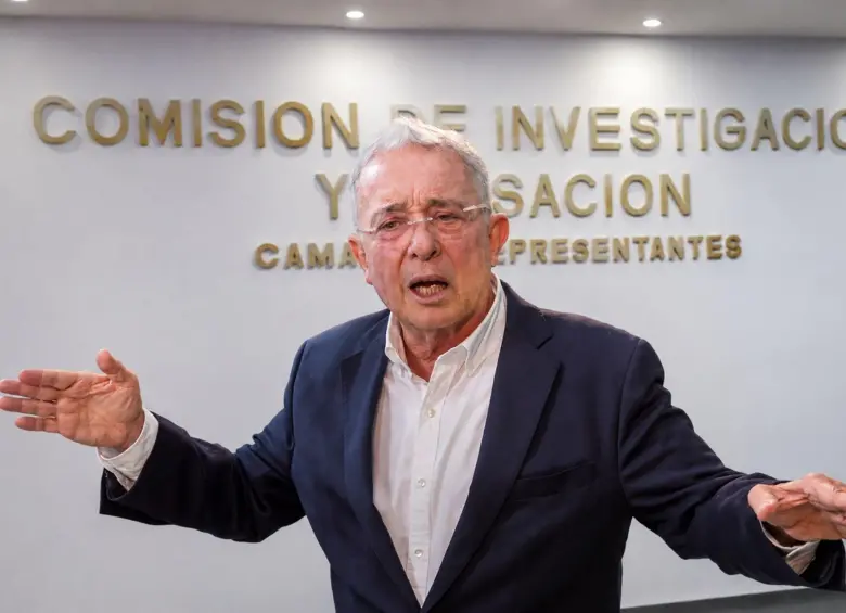 De acuerdo con el oficio enviado a la Fiscalía, todos los miembros de la Comisión de Acusación habrían estado de acuerdo con que se solicite el expediente contra Álvaro Uribe. FOTO Juan Antonio Sánchez y EL COLOMBIANO