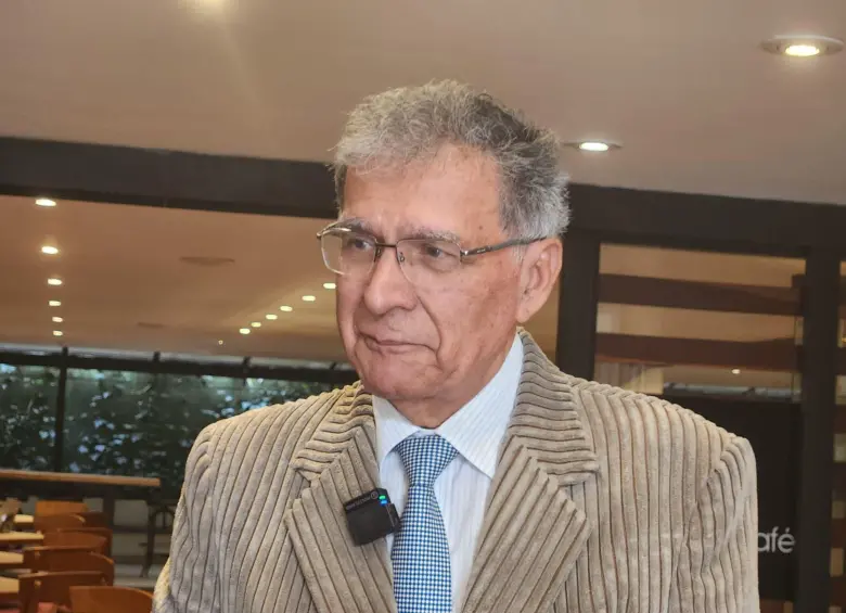 Camilo González Posso cuestionó que el presidente haya decidido reactivar los bombardeos en campamentos donde hay menores de edad, justo en la recta final de su mandato. Foto: Colprensa