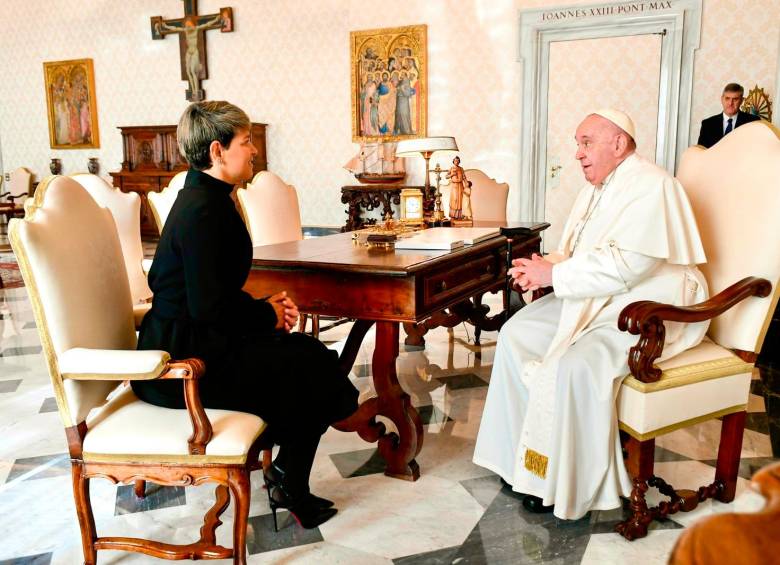 El papa Francisco y la primera dama conversaron por media hora. FOTO CORTESÍA 