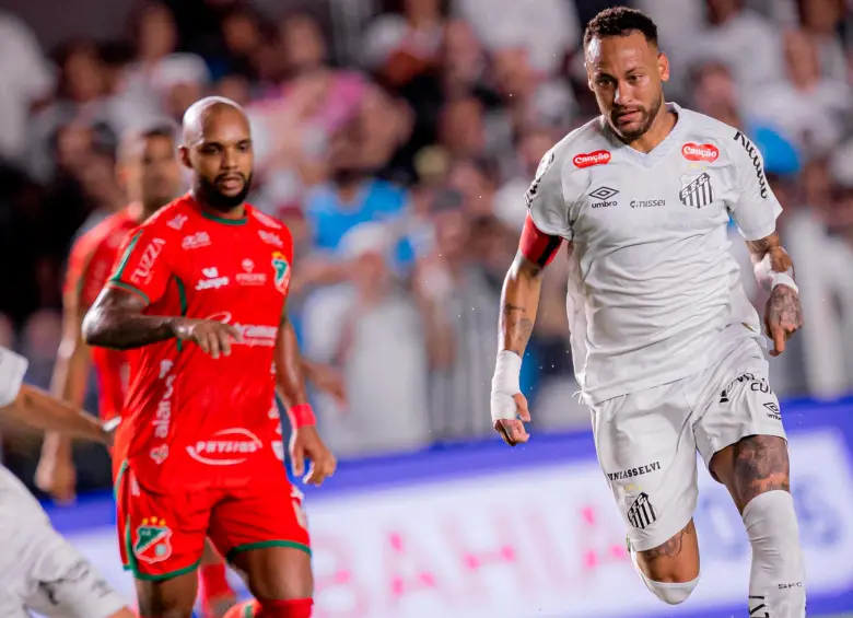 El extremo brasileño, Neymar, no ha tenido la consistencia que se le conoció en otros momentos desde 2023, cuando se fue para el balompié de Arabia Saudita. Foto: tomada del x de @SantosFC