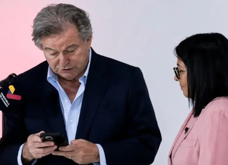 El empresario Jaime Gilinski se reunió con la presidenta interina de Venezuela, Delcy Rodríguez. FOTO: Tomada de X @dataiFX
