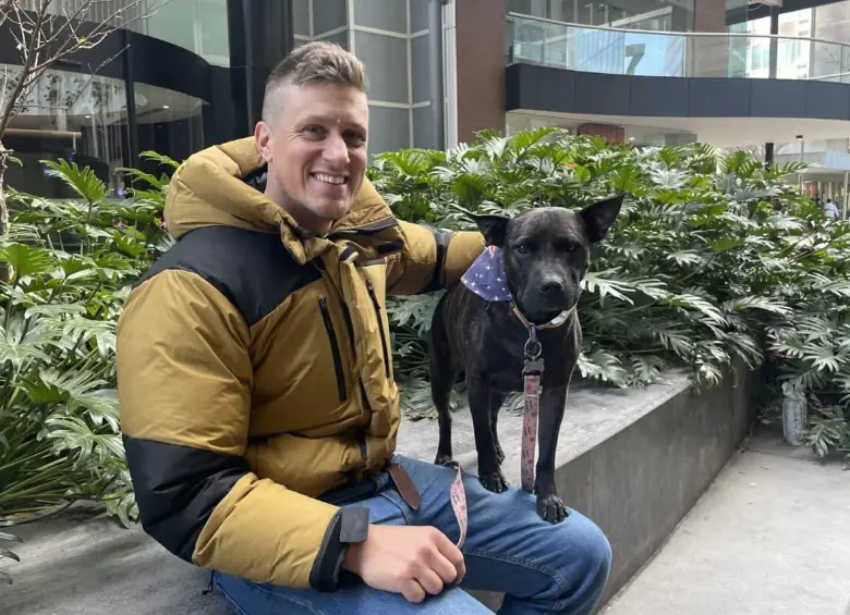 Paul Conyngham y su perra Rosie. FOTO: Tomada de su Facebook