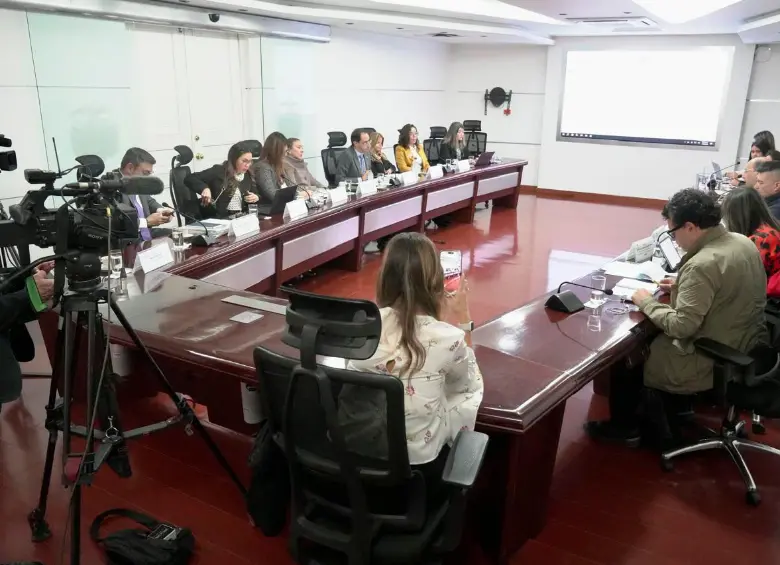 Reunión de los equipos de empalme entre el Gobierno saliente y el electo, encabezados por Germán Ávila y José Manuel Restrepo. FOTO COLPRENSA