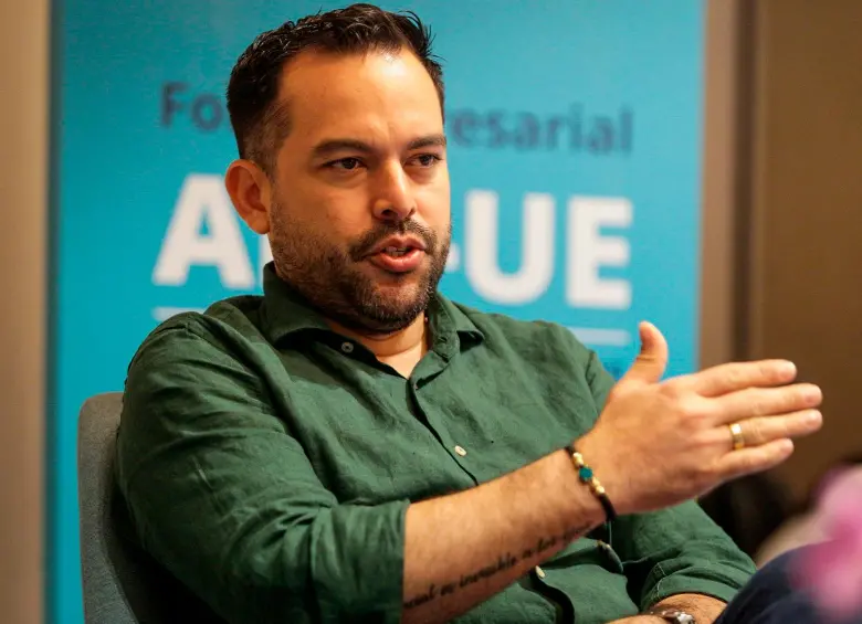 El ministro de Minas y Energía, Edwin Palma, señaló que el Gobierno evaluará en las próximas semanas el impacto del conflicto en Medio Oriente sobre el precio de la gasolina. FOTO COLPRENSA.