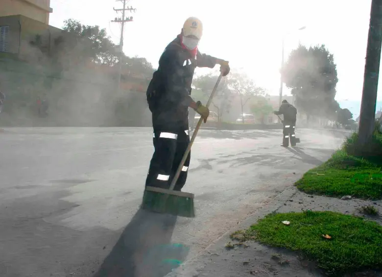 Andesco asegura que el nuevo marco tarifario reduce el reconocimiento de costos esenciales para la prestación del servicio de aseo en las ciudades. FOTO COLPRENSA.