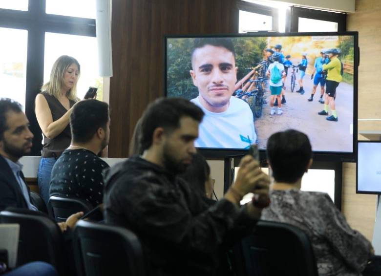La Gobernación de Antioquia presentó las Becas de Periodismo Mateo Pérez Rueda, un programa que financiará la formación de 16 jóvenes de municipios PDET y ZOMAC, quienes además realizarán prácticas en EL COLOMBIANO y Teleantioquia. FOTO: Julio César Herrera.