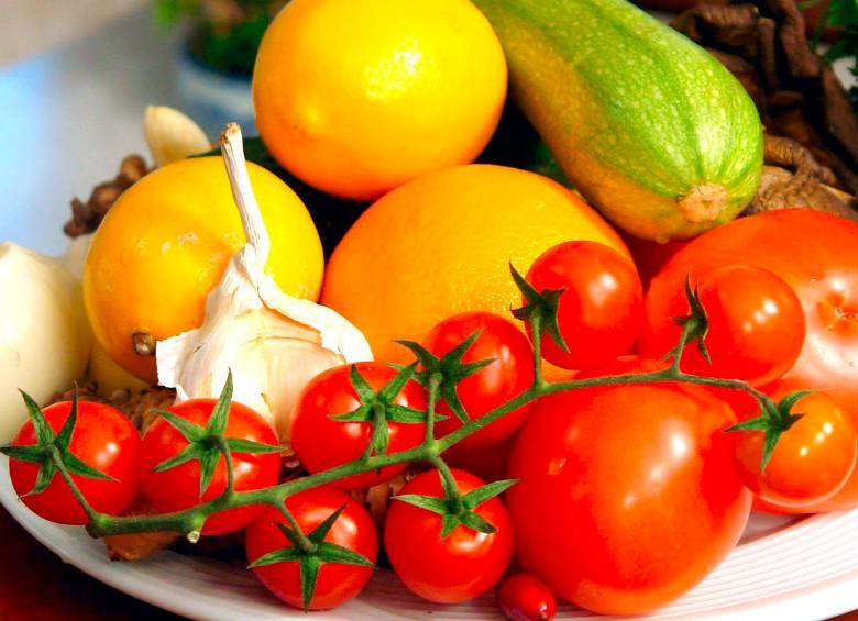 Hay una gran variedad de frutas, verduras y cereales que no pueden guardarse en la nevera y menos en el congelador. Foto: Pixabay. 