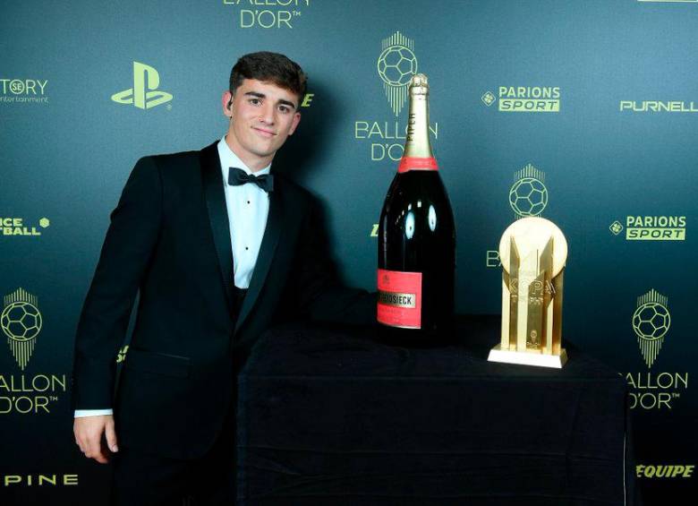 El jugador del Barcelona recibió su segunda distinción de la semana, esta vez fue elegido como el Golden Boy, al mejor jugador sub-21 de Europa. FOTO TOMADA @Gavi30__