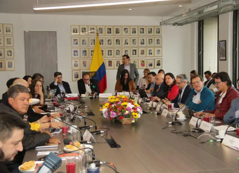 El 15 de diciembre será la fecha clave. Si no hay acuerdo, el Gobierno deberá fijar el aumento por decreto, como ha ocurrido en otros años. FOTO: Mintrabajo.