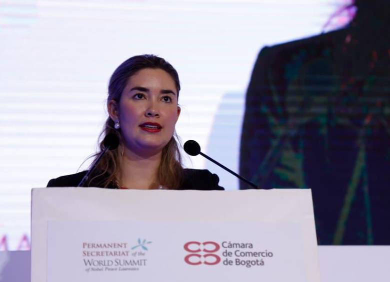 Ángela Anzola, presidenta ejecutiva de Fundación PLAN, advirtió sobre el riesgo de que se hunda el proyecto de ley que busca prohibir la mutilación genital femenina en Colombia y pidió al Congreso priorizar su discusión. FOTO: Colprensa. 