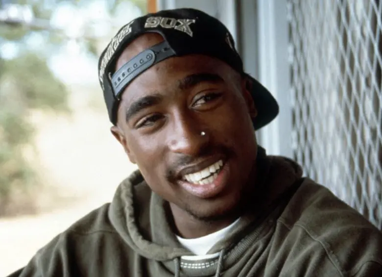 El libro que ayudó a resolver el asesinato de Tupac Shakur 30 años después. FOTO: AFP