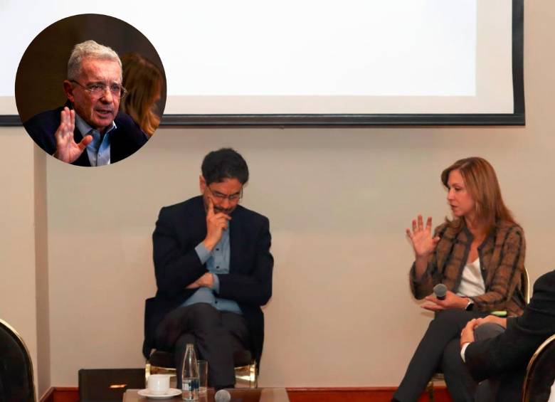 Al fondo el precandidato Iván Cepeda y la presidenta de Amcham, María Claudia Lacouture. FOTO COLPRENSA, AMCHAM. 