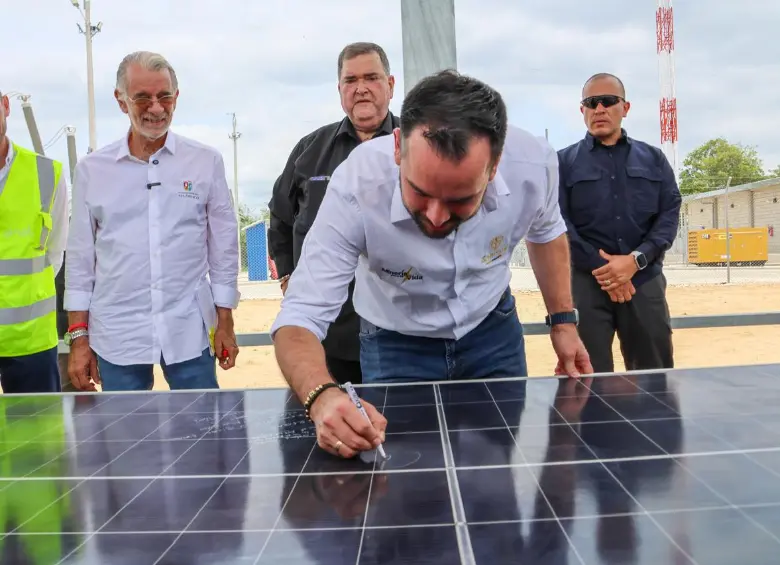 En su visita al parque solar Guayepo III, en Atlántico, Edwin Palma se refirió al tema sobre la empresa para garantizar la estabilidad de la prestación del servicio de energía eléctrica a los usuarios de Atlántico, Magdalena y La Guajira.