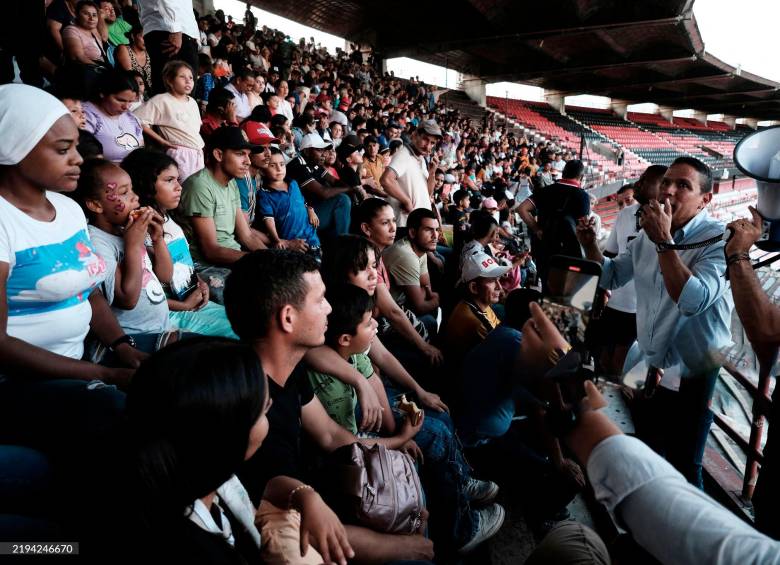La crisis humanitaria provocó el desplazamiento forzado de al menos 70.000 personas. FOTO COLPRENSA
