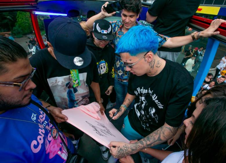 Blessd estuvo compartiendo el día con sus fanáticos por la ciudad en una caravana que lo acompañó a lanzar su nuevo álbum “Siembre Blessd”. FOTO ESNEYDER GUTIÉRREZ