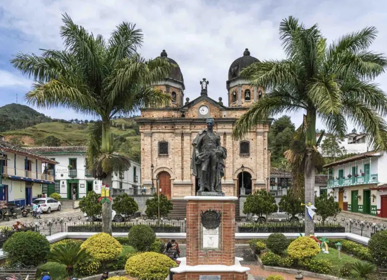 La Iglesia de Nuestra Señora de la Inmaculada Concepción es el templo protagonista de una demanada contra Dios y las ánimas del purgatorio. FOTO: Gobernación de Antioquia 