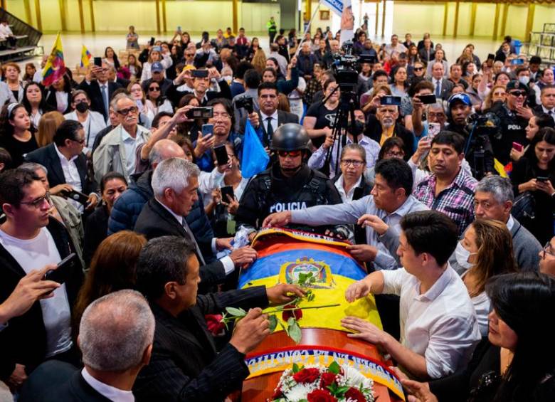 El funeral de Fernando Villavicencio, en Quito, tuvo que ser custodiado por las Fuerzas Especiales, temiendo otro atentado. FOTO cortesía