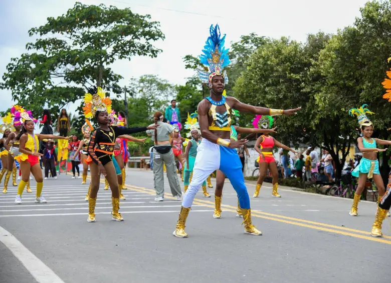El desfile inaugural estuvo marcado por las agrupaciones culturales y las delegaciones que participaran en los juegos. Foto: Ramiro Vásquez.