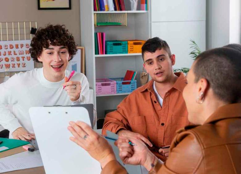 Cada vez más empresas adoptan beneficios emocionales y rutas de aprendizaje para reducir la rotación juvenil. FOTO: CORTESÍA