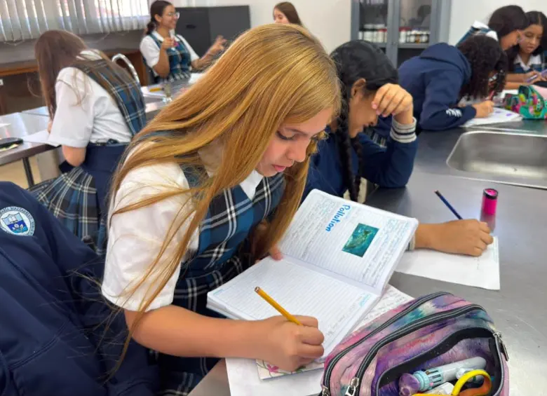 Más de 12.000 estudiantes y 1.100 docentes de Medellín perfeccionan su inglés con Distrito Bilingüe. FOTO: Alcaldía de Medellín 