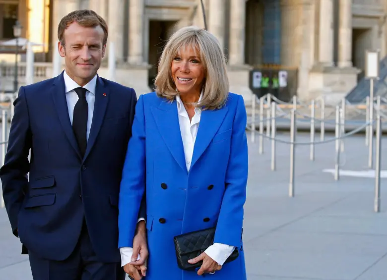 Emmanuel Macron presentará “pruebas científicas” a tribunal de EE. UU. para demostrar que su esposa es mujer