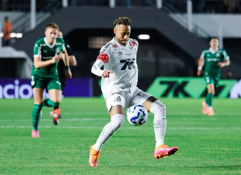 El santos de Brasil de Neymar ya ingresó a la zona de descenso y el brasileño es baja por molestia en la rodilla. Foto: GETTY. 