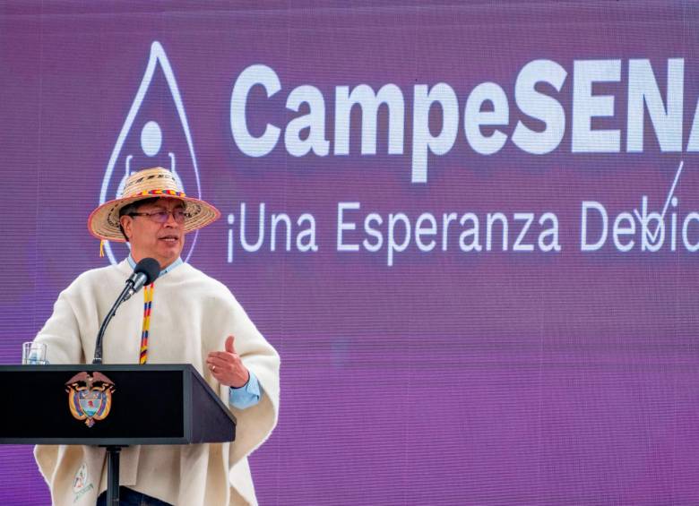 En un evento con campesinos en Cundinamarca, Petro aseguró que la distribución de la tierra en Colombia es “absurda, aberrante y deficiente”. FOTO PRESIDENCIA