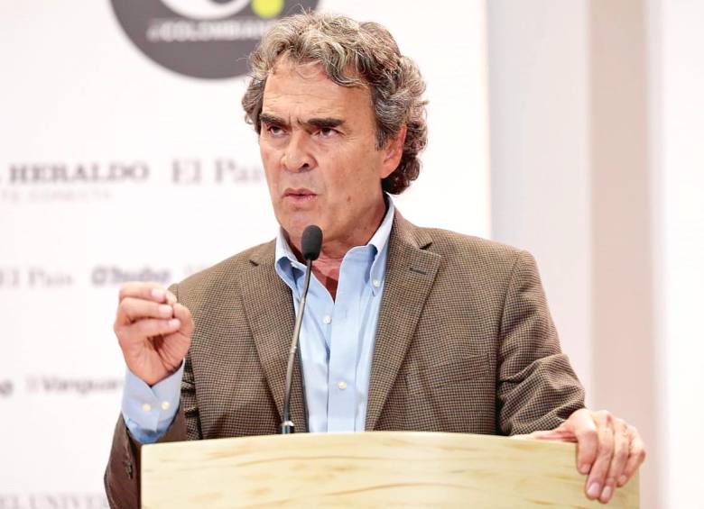 Sergio Fajardo plantea hacer una reforma tributaria para recaudar $33 billones adicionales. FOTO: CARLOS VELÁSQUEZ