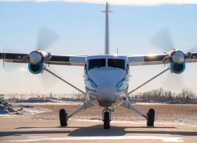 La aerolínea estatal Satena incorporó dos nuevas aeronaves Twin Otter, incluida la unidad número 1.000 de este modelo especializado en pistas cortas y operaciones regionales. FOTO cortesía Satena